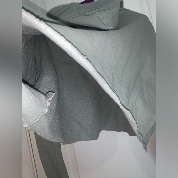 Independent Trading Company Women’s Perky Peach Crop Light Green Hoodie - Large - Picture 5 of 8